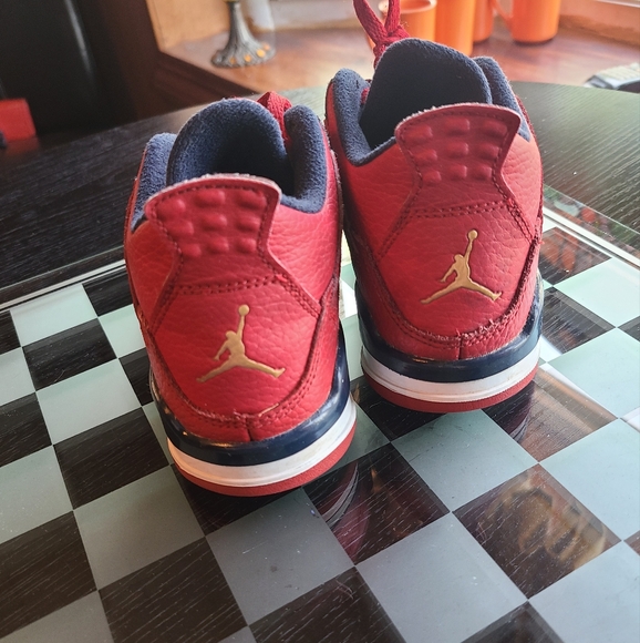 Kids Nike Jordan's 2y Red Sneakers - Picture 5 of 15